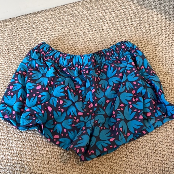 Like new Patagonia shorts - Picture 3 of 3